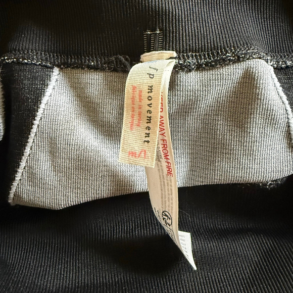 Free People Movement Free Kick Leggings NWOT Size M/L Black Combo - Picture 7 of 7